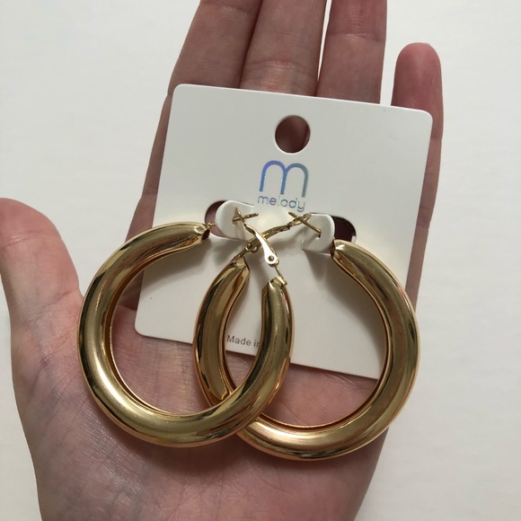 Gold large thick hoop earrings - Picture 4 of 7